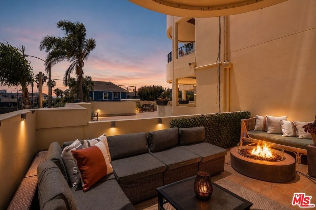 Condo in Los Angeles, California, United States 2 - 18355026