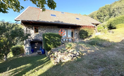 House in La Combe-de-Lancey, Auvergne-Rhône-Alpes, France 1