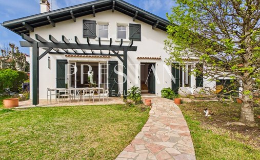 House in Guéthary, Nouvelle-Aquitaine, France 1