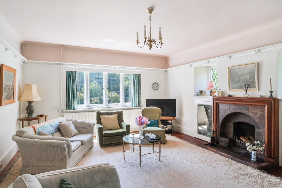 House in Walton on the Hill, Reigate and Banstead, England 4 - 18350891
