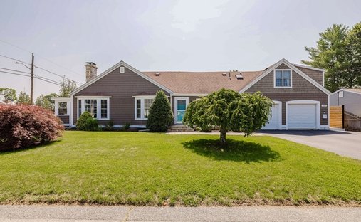 House in Somerset, Massachusetts, United States 1