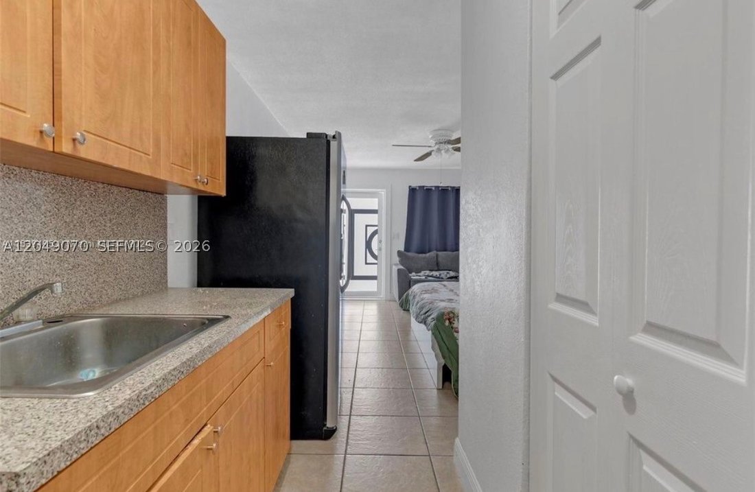 Apartment in Hialeah, Florida, United States 5 - 18354321