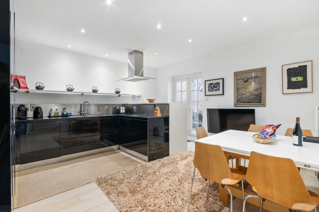 Condo in Ladbroke Grove, Kensington And Chelsea, England 2 - 18352444