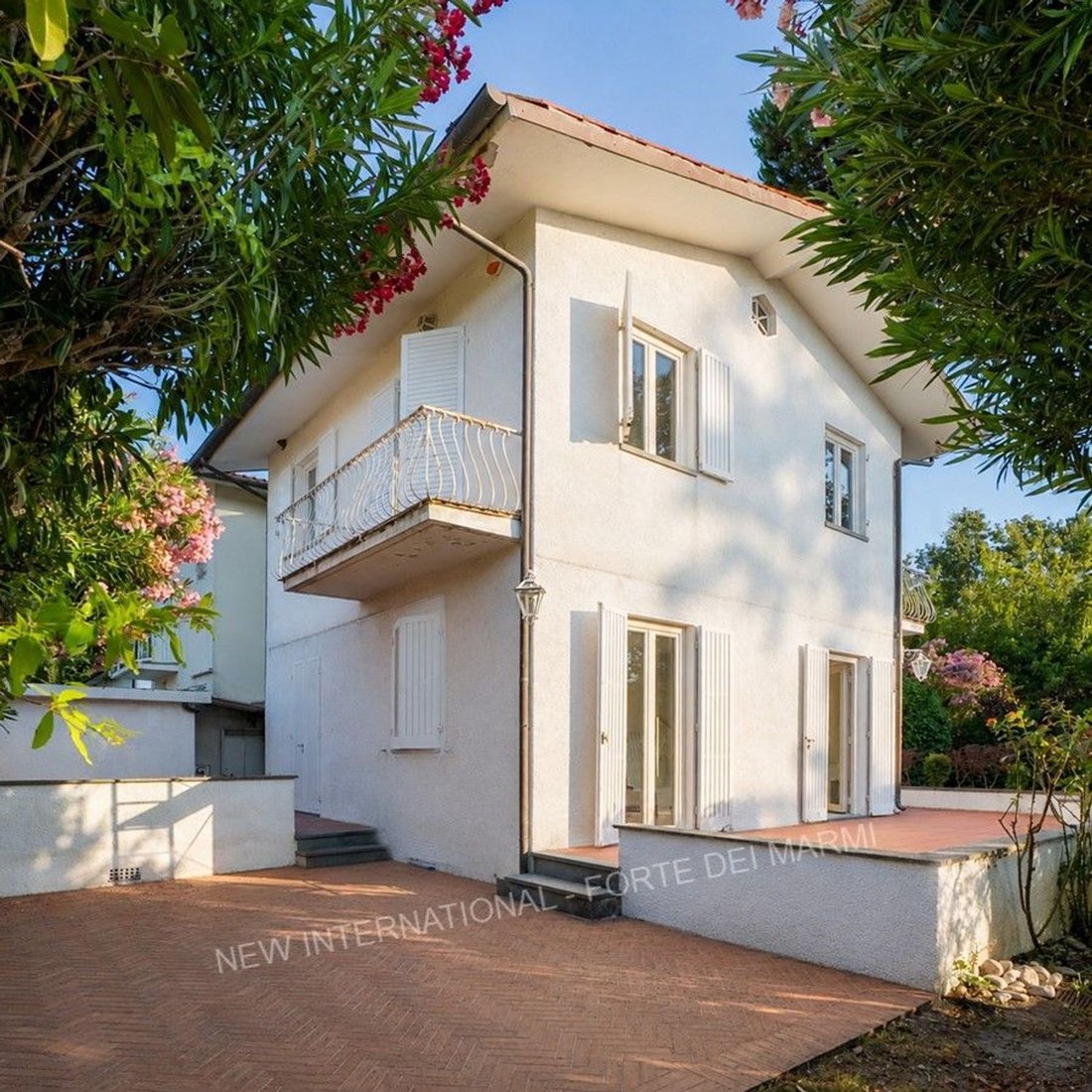 House in Vittoria Apuana, Forte dei Marmi, Tuscany 5 - 18355666