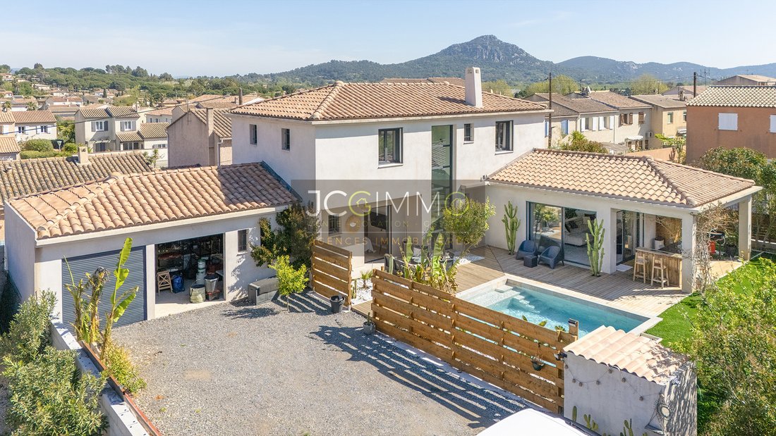 House in La Crau, Provence-Alpes-Côte d'Azur, France 2 - 18355449