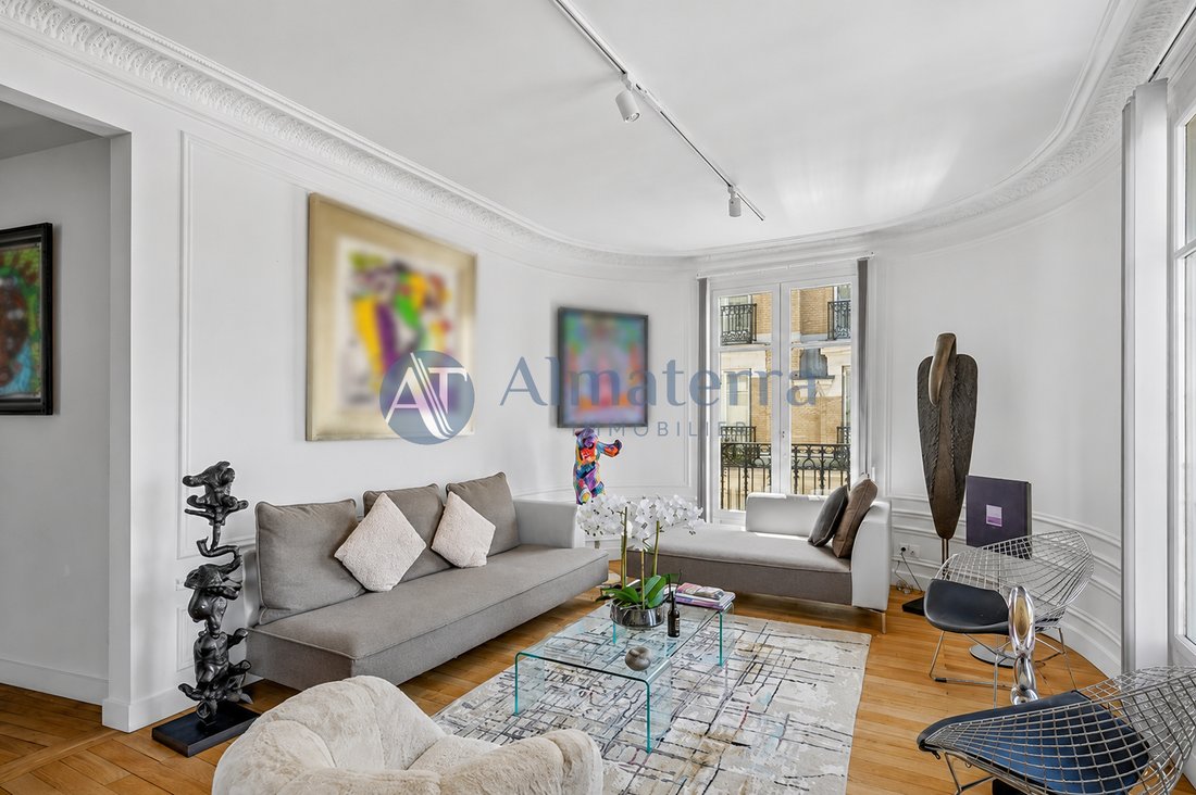 Apartment in Lorette-Martyrs, Paris 9e Arrondissement, Paris 4 - 18351855