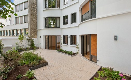Apartment in Saint Philippe du Roule, Paris 8e Arrondissement, Paris 1