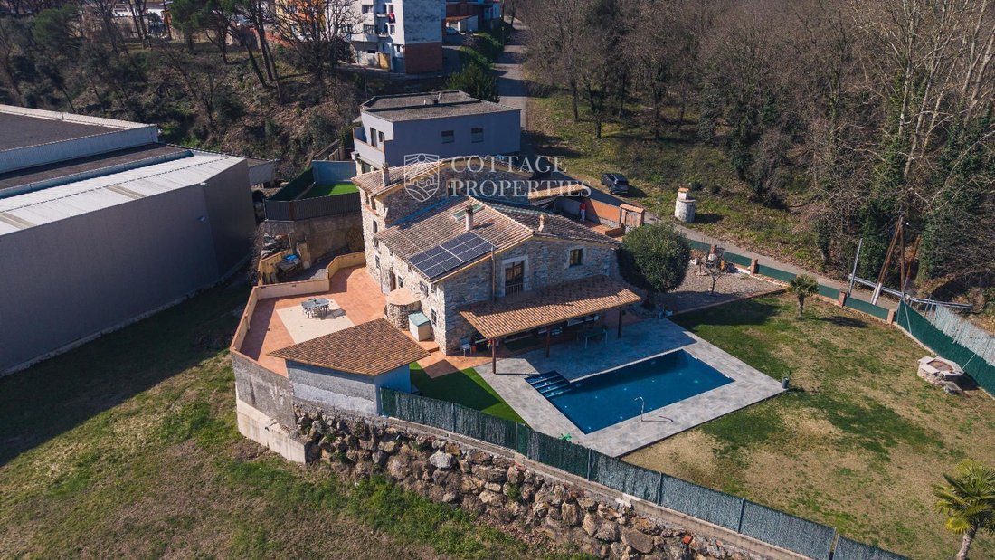 Finca in Sant Julia del Llor i Bonmati, Catalonia, Spain 4 - 18352662