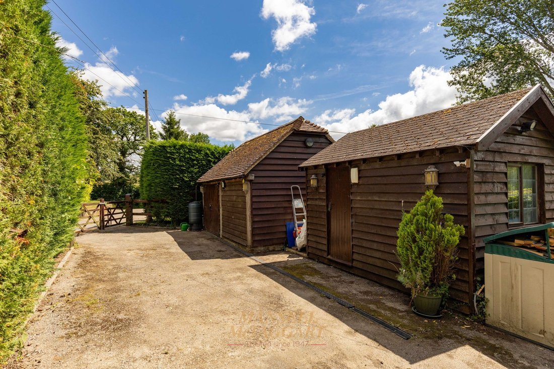 Farm Ranch in Balls Green, Hartfield, England 4 - 18352507