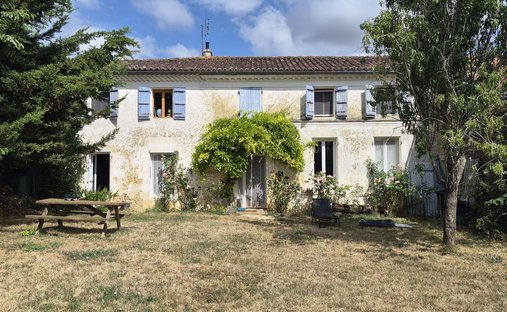House in Brizambourg, Nouvelle-Aquitaine, France 1