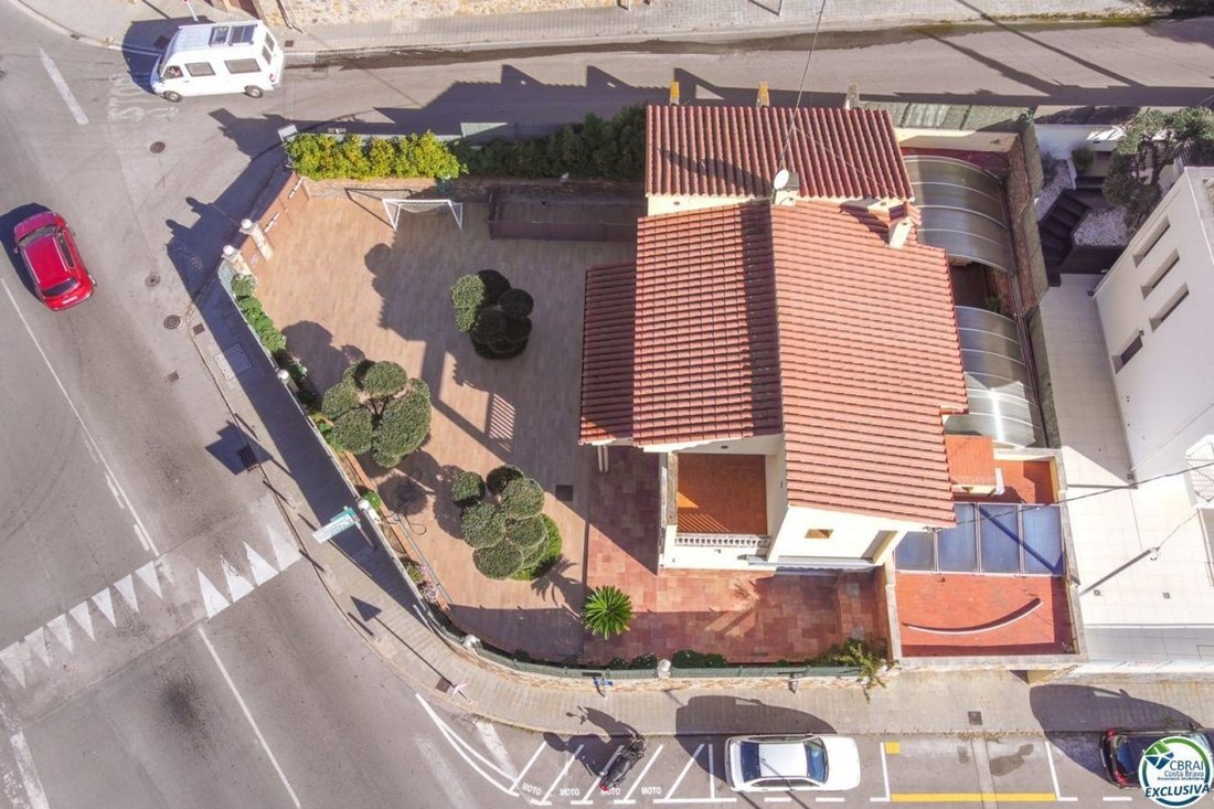 Chalet in Roses, Catalonia, Spain 3 - 18351092
