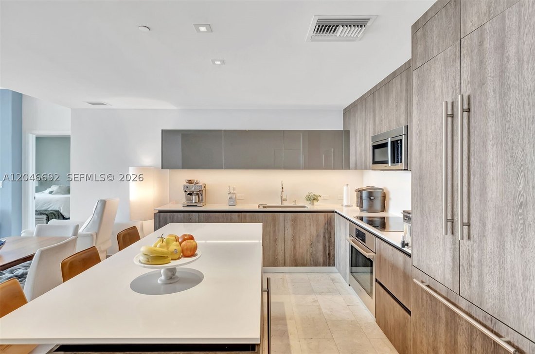 Condo in Miami, Florida, United States 5 - 18354266