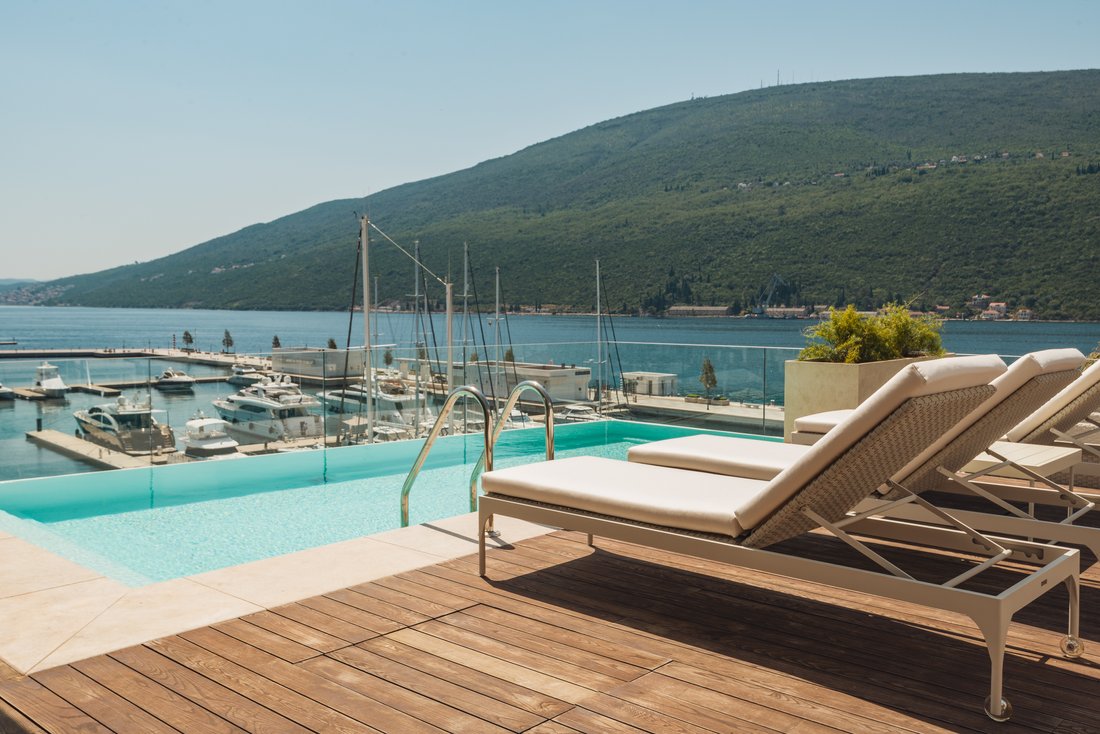 Villa in Kumbor, Herceg Novi Municipality, Montenegro 3 - 18353564