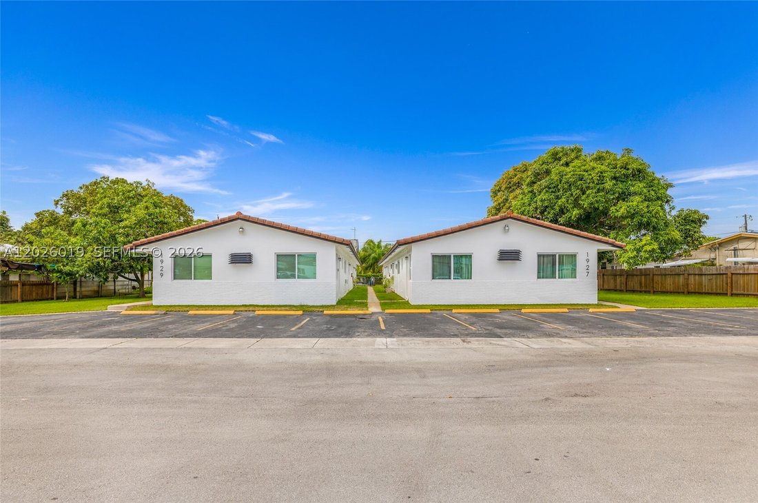 Hollywood, Florida, United States 1 - 18354301