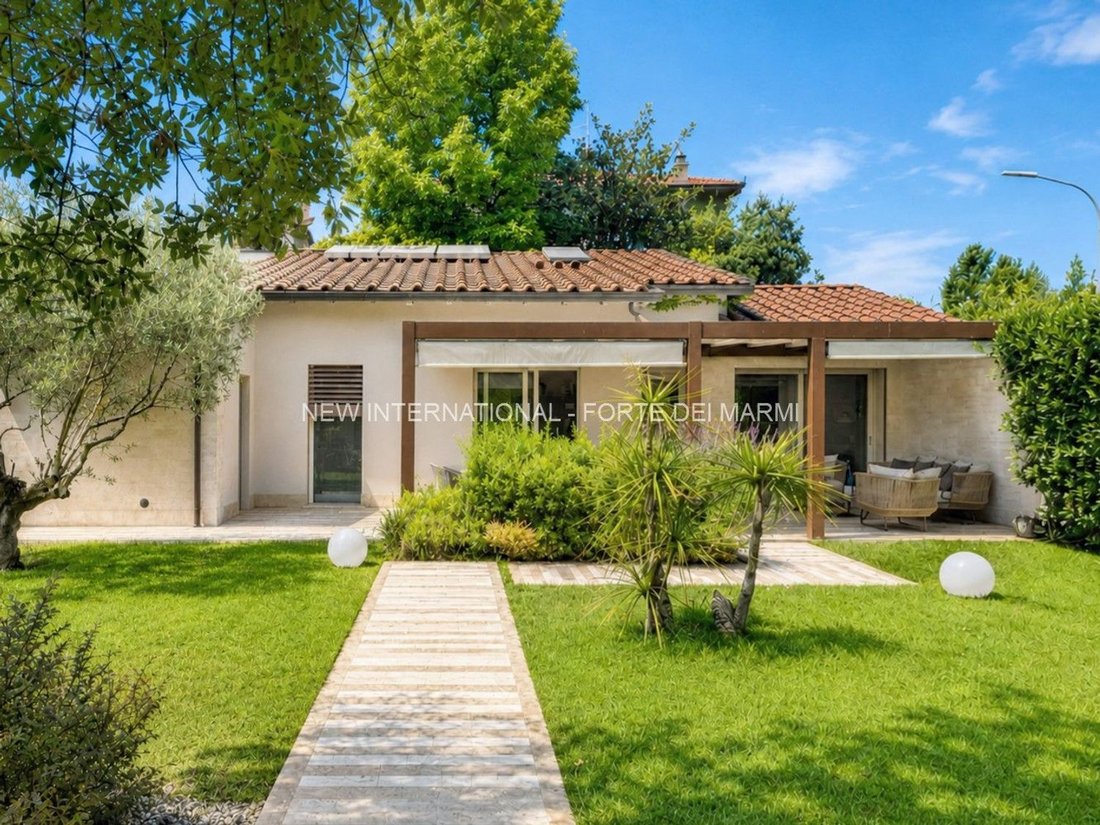House in Center, Forte dei Marmi, Tuscany 1 - 18355660