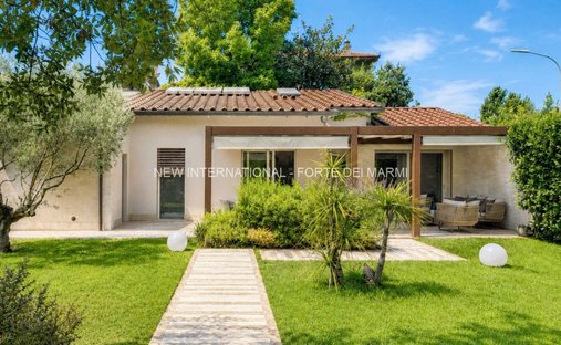 House in Center, Forte dei Marmi, Tuscany 1
