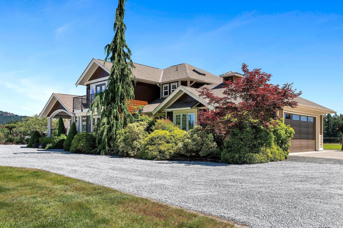 House in Cowichan Bay, British Columbia, Canada 5 - 18353016