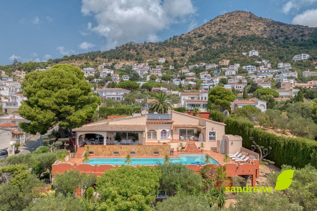 Villa in Roses, Catalonia, Spain 2 - 18351694