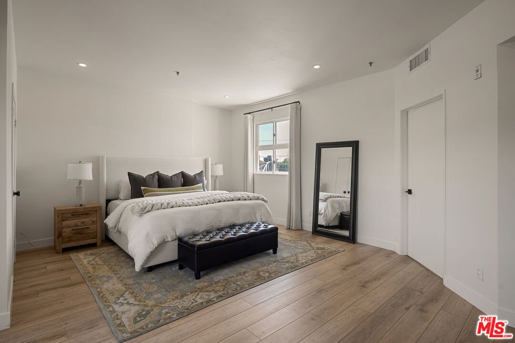 Condo in Los Angeles, California, United States 5 - 18355026