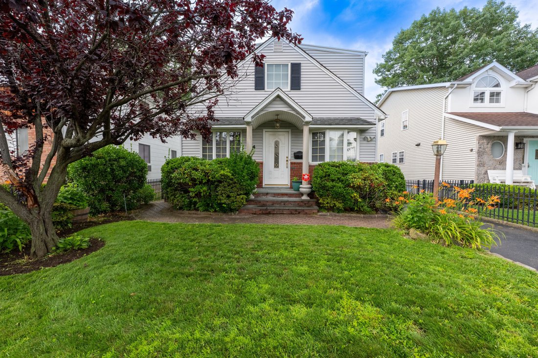 House in Port Washington, New York, United States 1 - 18352738