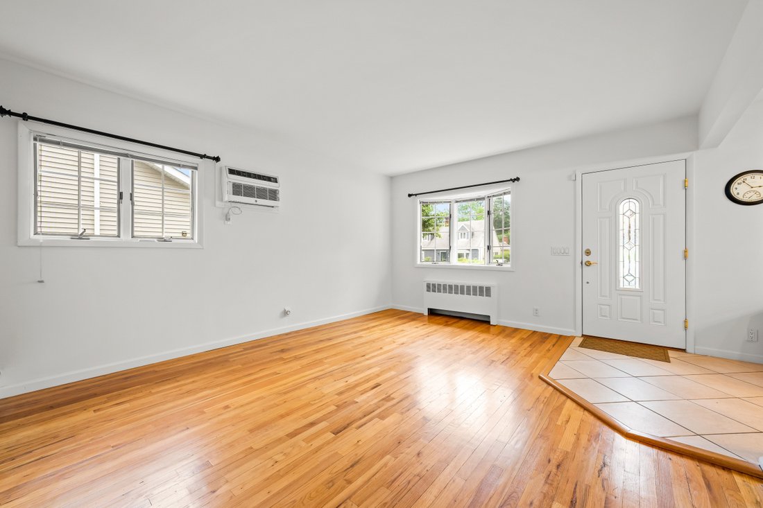 House in Port Washington, New York, United States 3 - 18352738