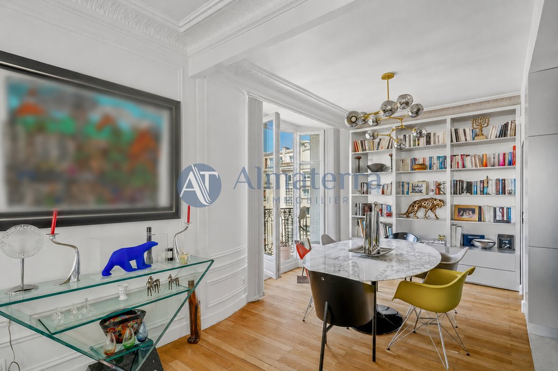 Apartment in Lorette-Martyrs, Paris 9e Arrondissement, Paris 2 - 18351855