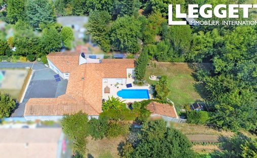 House in Magné, Nouvelle-Aquitaine, France 1