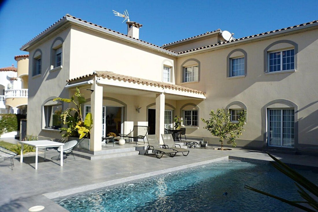Villa in Empuriabrava, Catalonia, Spain 1 - 18351619