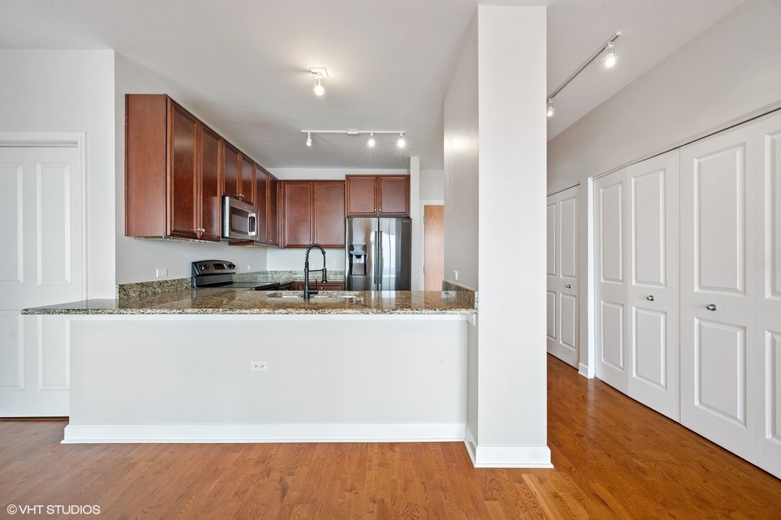 Condo in Chicago, Illinois, United States 5 - 18354718