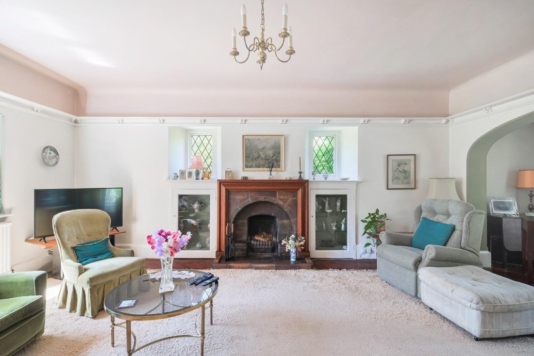 House in Walton on the Hill, Reigate and Banstead, England 2 - 18350891