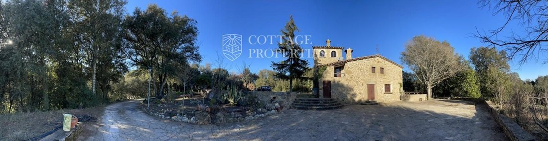 Finca in Canet d'Adri, Catalonia, Spain 2 - 18351748