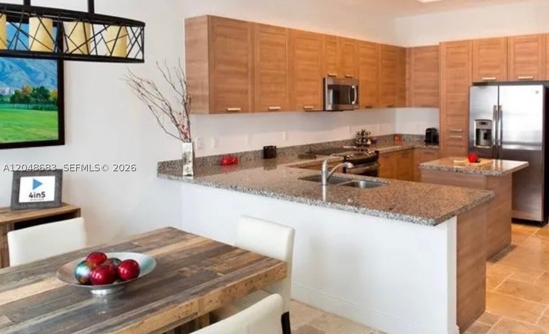Townhouse in Miami Springs, Florida, United States 2 - 18354339