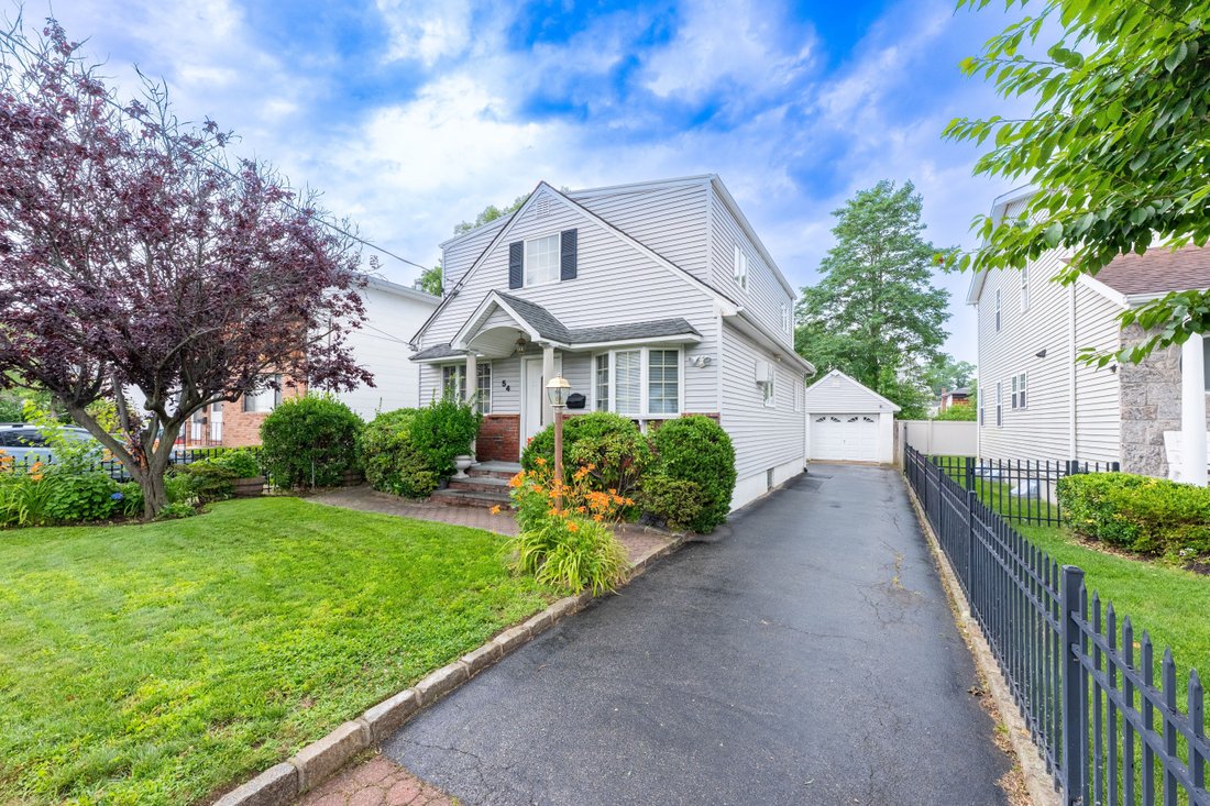 House in Port Washington, New York, United States 2 - 18352738
