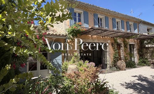 House in Saint-Rémy-de-Provence, Provence-Alpes-Côte d'Azur, France 1