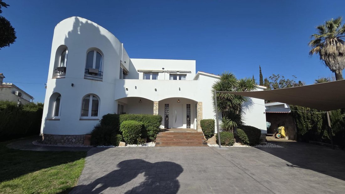Villa in Empuriabrava, Catalonia, Spain 1 - 18351462
