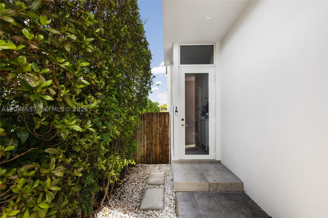 Condo in Miami, Florida, United States 3 - 18354302