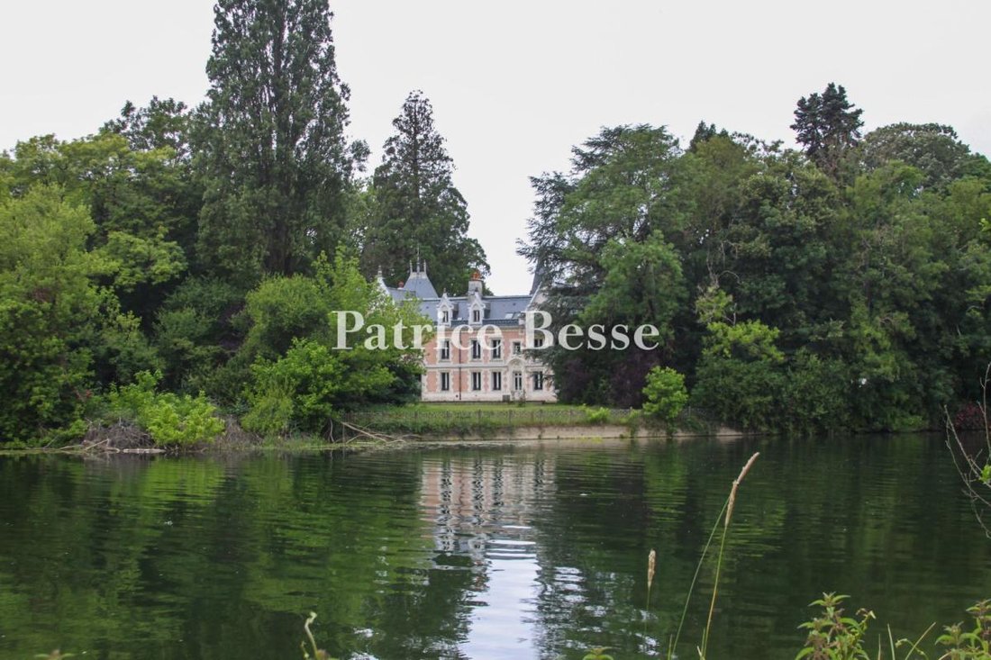 Castle in Joigny, Bourgogne – Franche-Comté, France 2 - 18354124