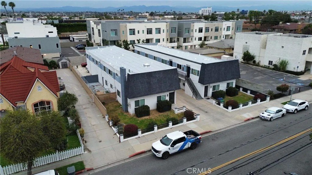 Gardena, California, United States 4 - 18354827