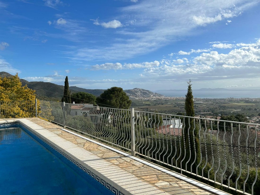 Villa in Roses, Catalonia, Spain 1 - 18351180