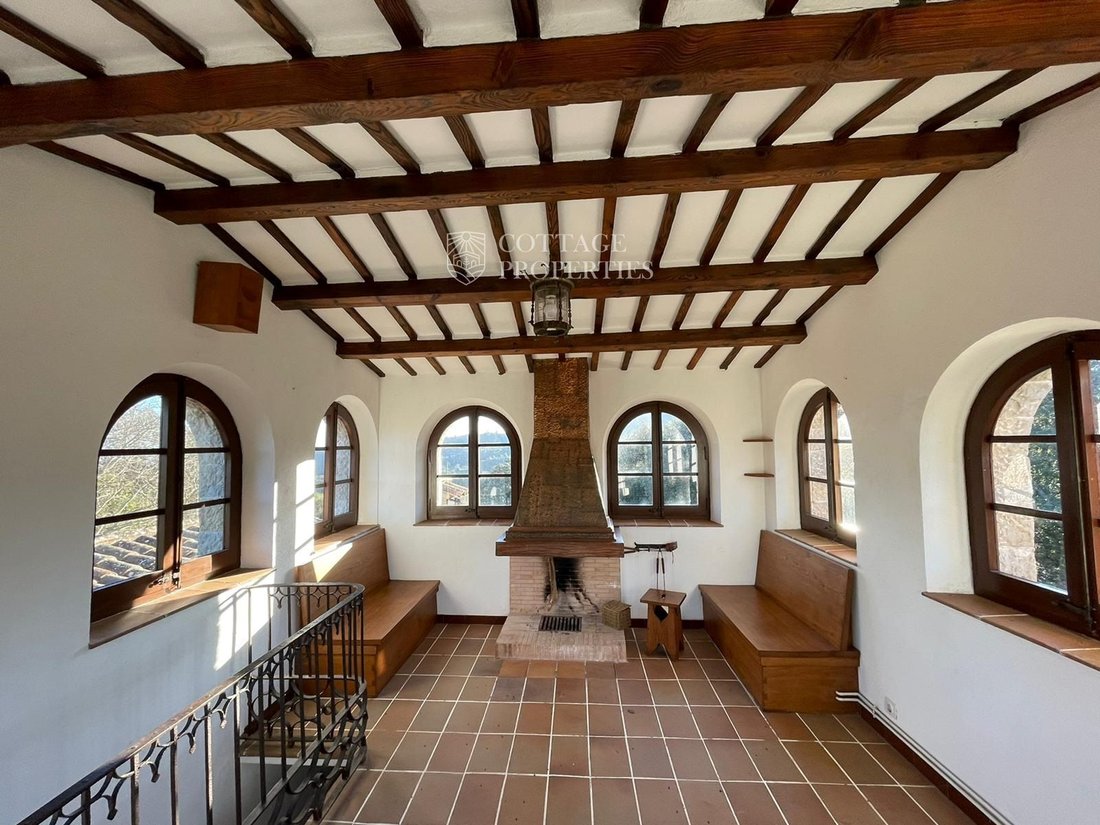 Finca in Canet d'Adri, Catalonia, Spain 4 - 18351748