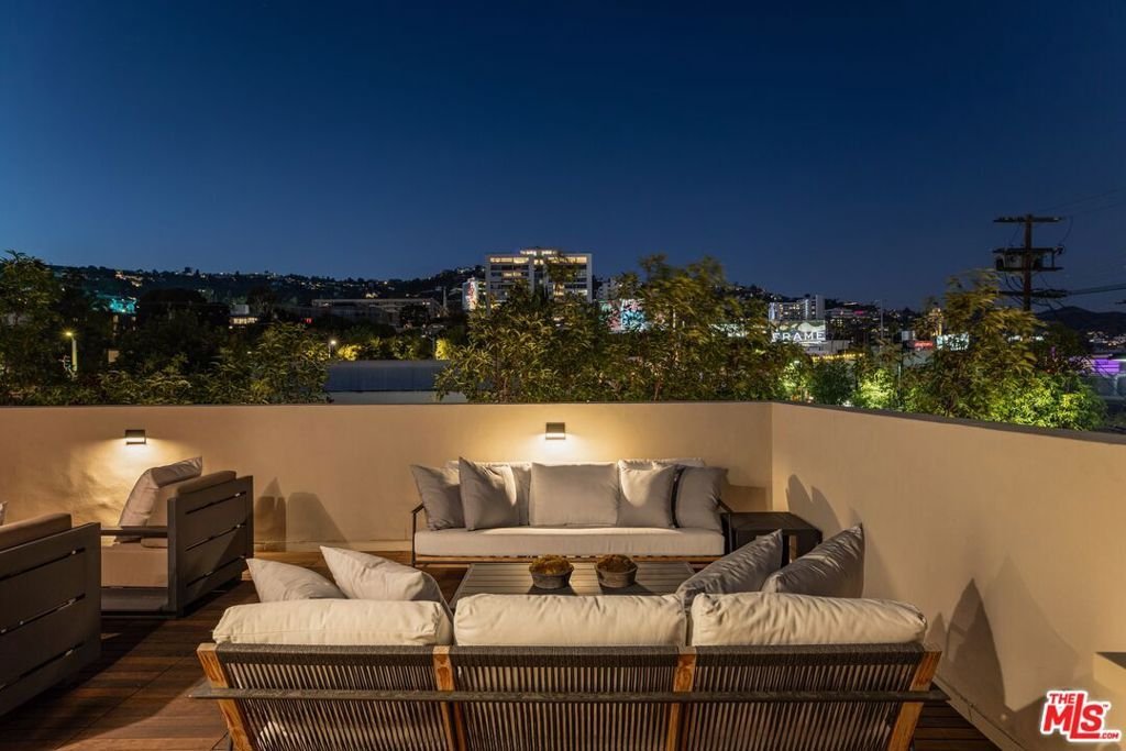 Condo in Los Angeles, California, United States 5 - 18354949