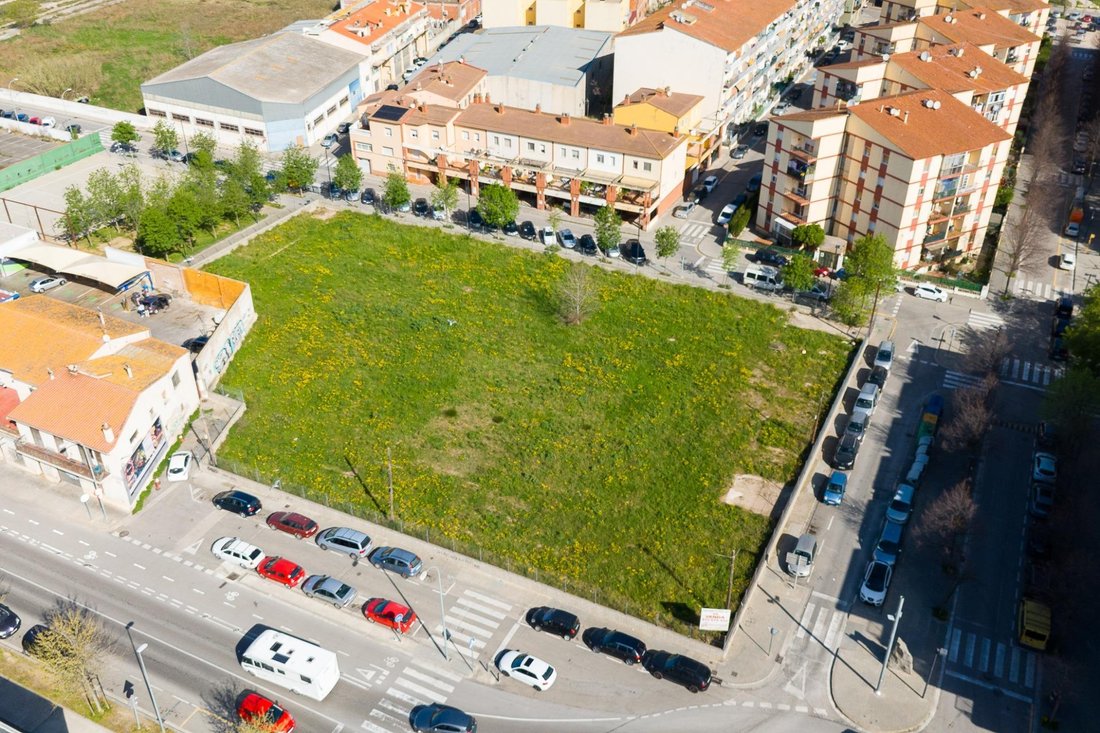 Land in Figueres, Catalonia, Spain 1 - 18351051
