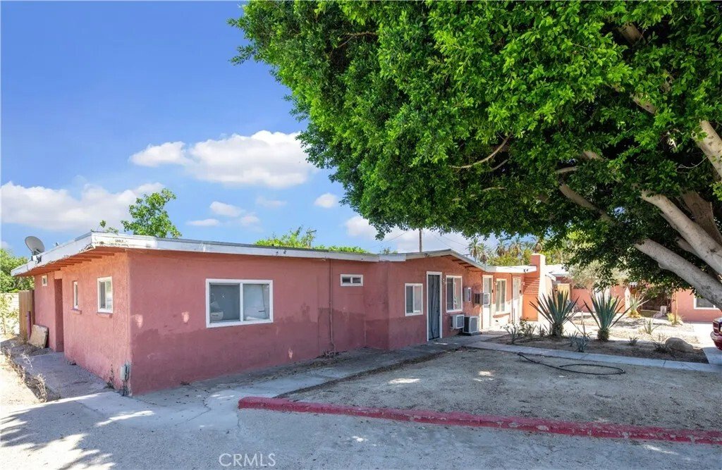 Coachella, California, United States 4 - 18354818