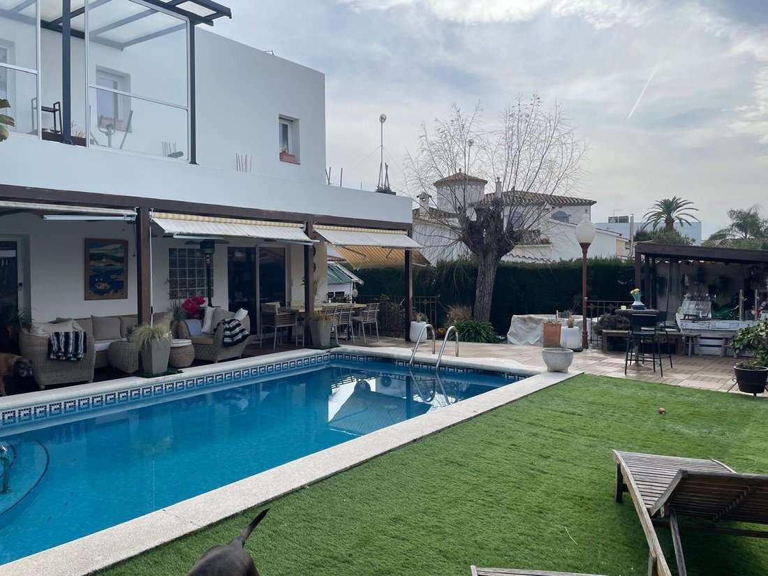 Villa in Empuriabrava, Catalonia, Spain 3 - 18351462