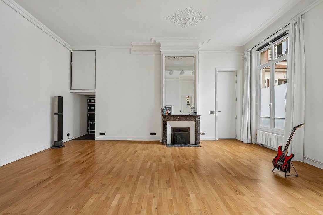 Apartment in Lorette-Martyrs, Paris 9e Arrondissement, Paris 2 - 18356557