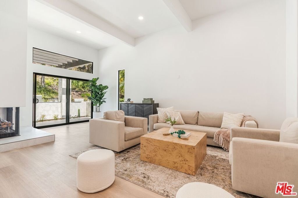Townhouse in Los Angeles, California, United States 2 - 18354962