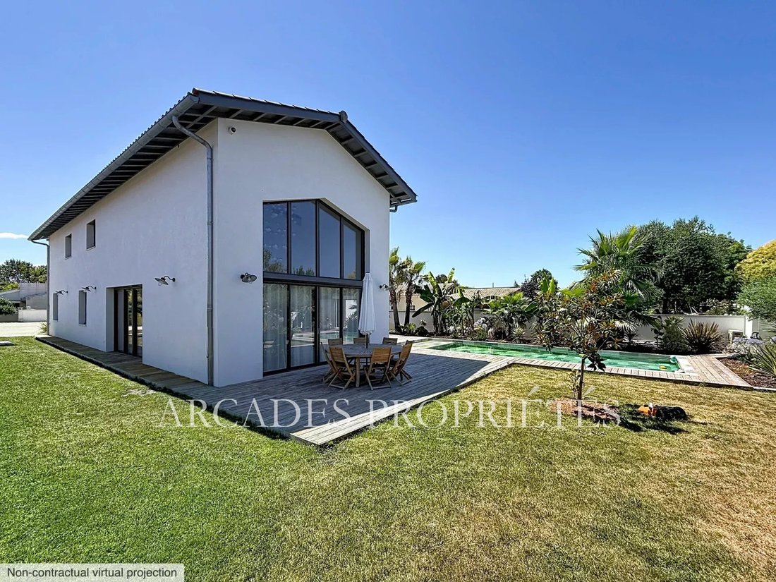 House in Saint-Sulpice-et-Cameyrac, Nouvelle-Aquitaine, France 2 - 17386331