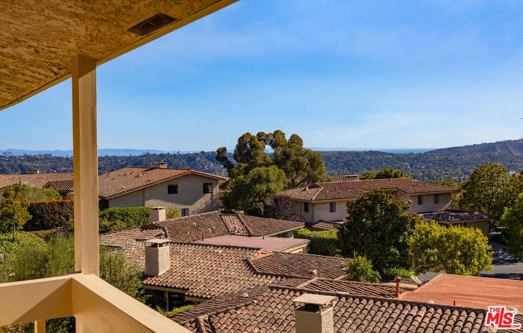Condo in Santa Barbara, California, United States 2 - 18355010