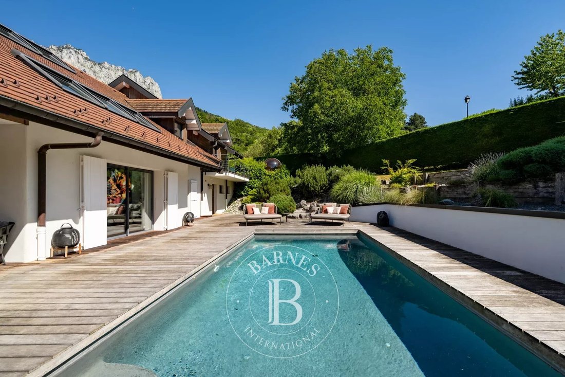 Estate in Menthon-Saint-Bernard, Auvergne-Rhône-Alpes, France 1 - 17458919