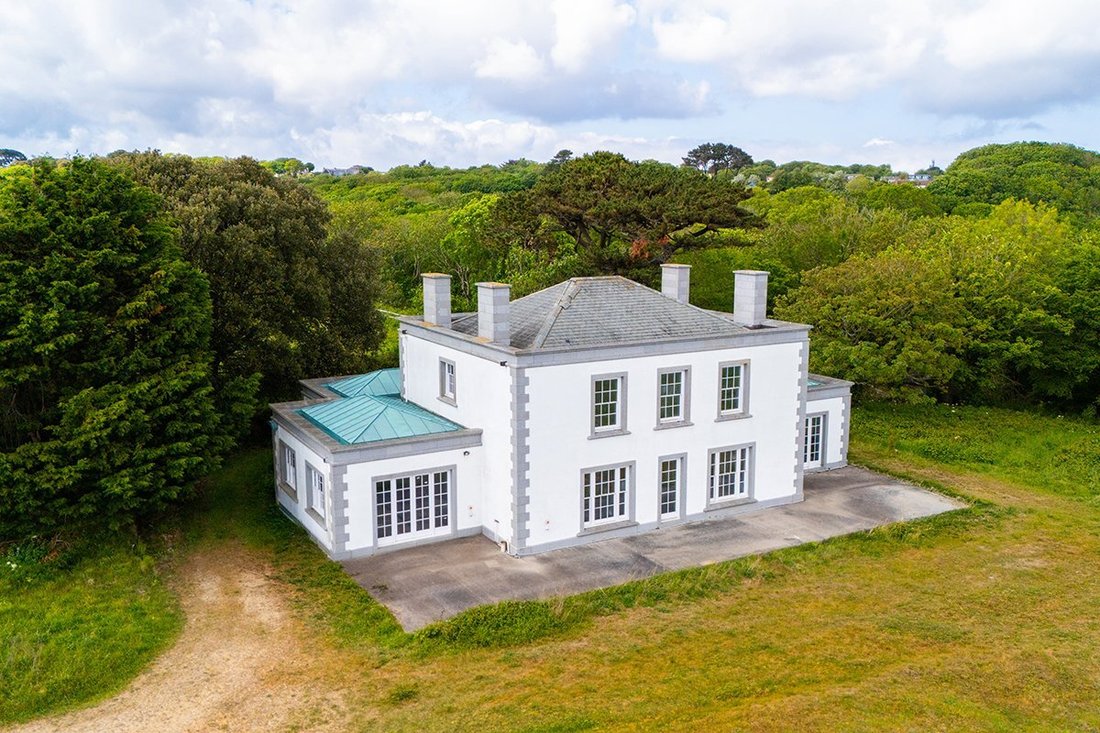 House in England 2 - 18352517